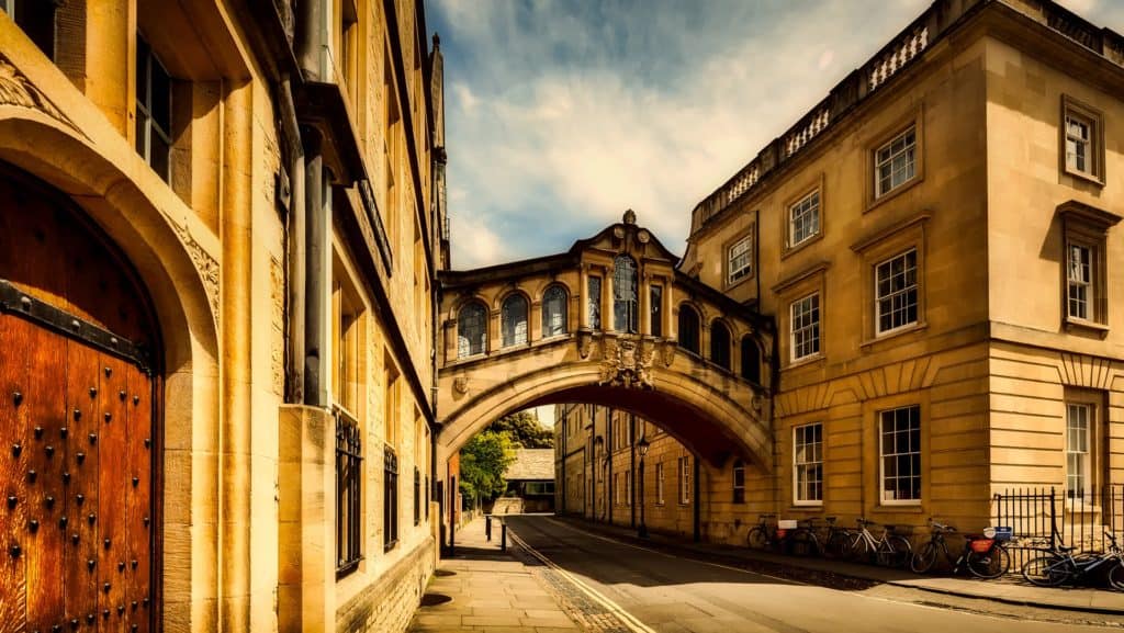 Image of the Bridge of Sighs in Oxford England.
